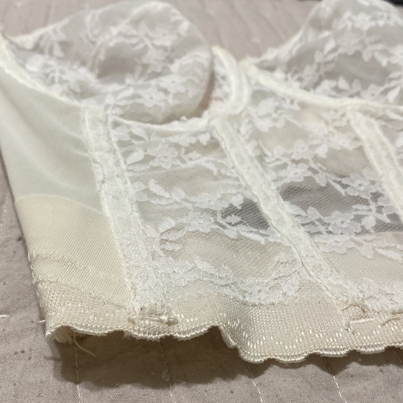 Vintage Beautiful Lace Bustier Bra - 32 D - Picture 2 of 9